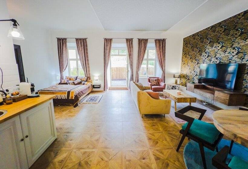 Opera Apartments