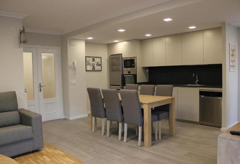 פנסיון Apartamento Sanguesa