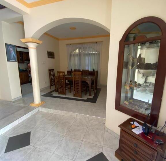 פנסיון The Serene House