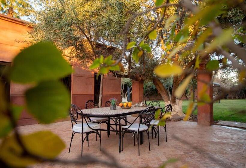 ریاض Villa Septha