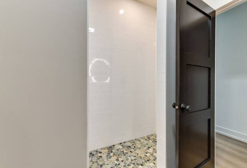 The Retreat At Lake Norman: Boat Dock & Pool!