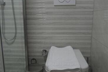 تختخواب و صبحانه Zeni̇a Otel