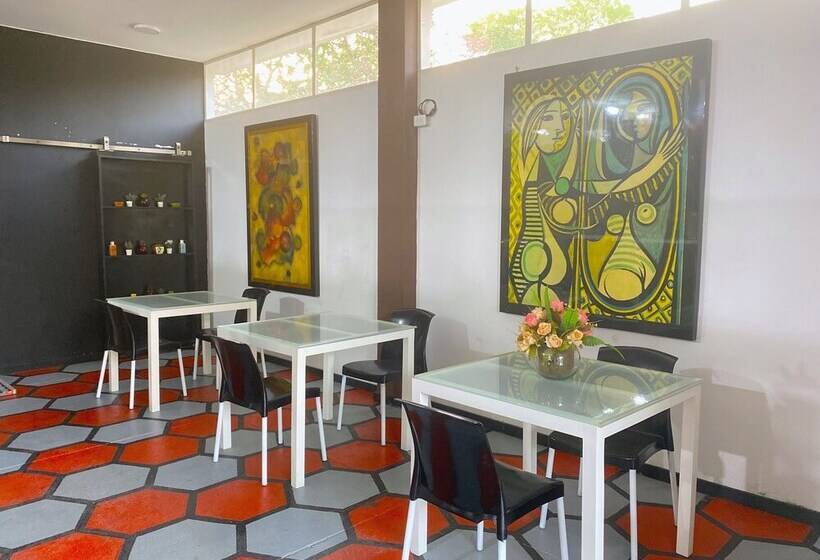 هتل Boutique Chateau De La Mar