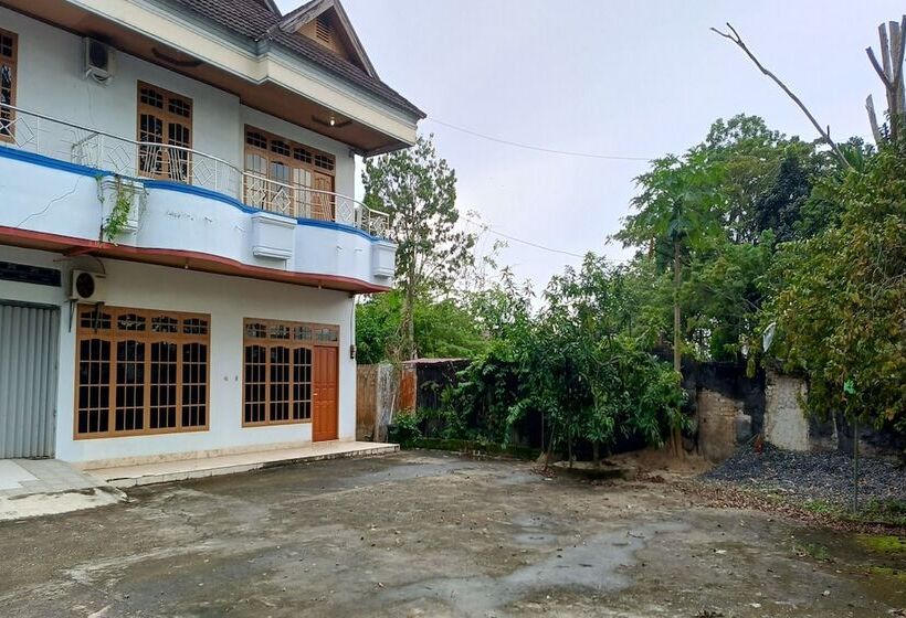 هتل Oyo 93652 Karunia Kost & Penginapan