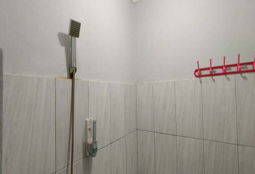 هتل Oyo 93652 Karunia Kost & Penginapan