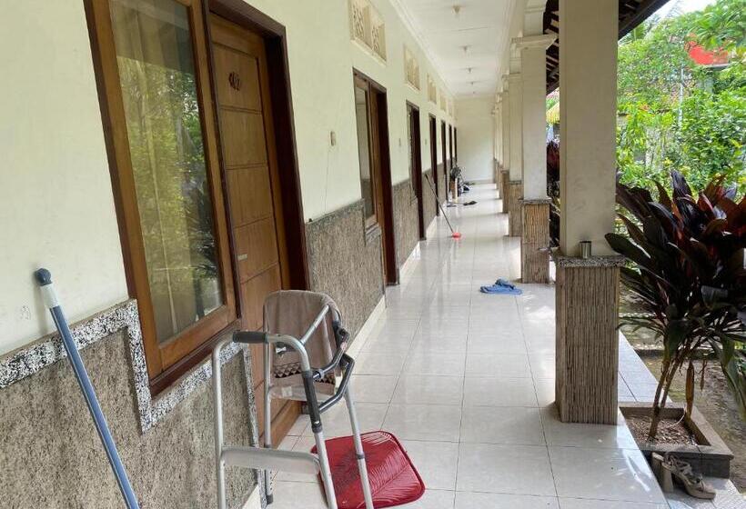 هتل Oyo 93657 Puri Batu Bolong