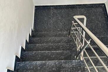 هتل Prestige Inn