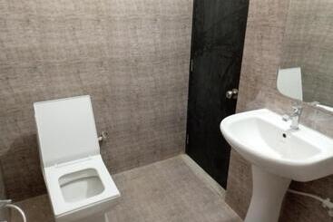 هتل Prestige Inn