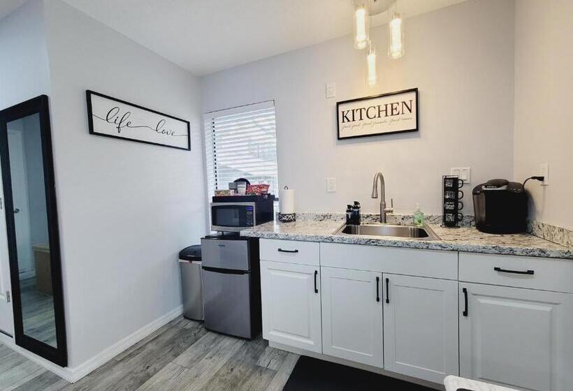 Пансион Modern Dream Rooms Suits   Private, Parking, Wi Fi, Netflix