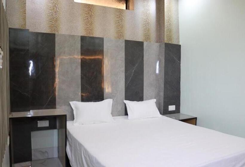 Отель Green Valley Seas And Resorts