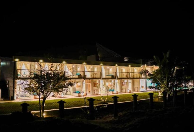هتل Hiru Beach Resort
