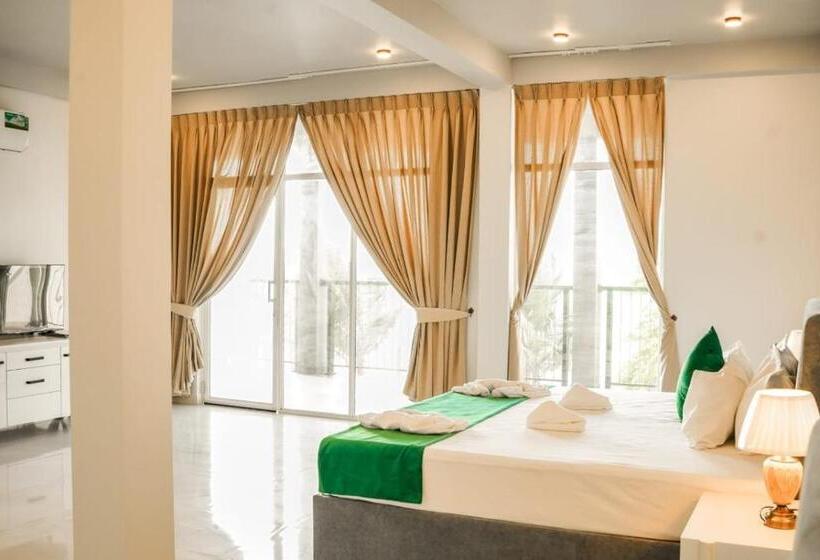 هتل Hiru Beach Resort