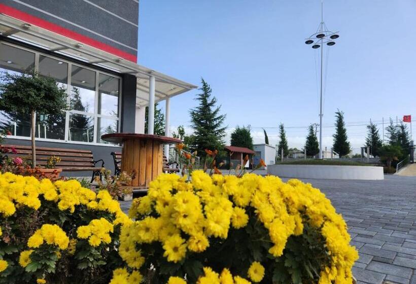 هتل Kompleksi Cfn Albania