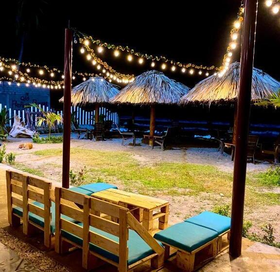 هتل Moñitos Beach