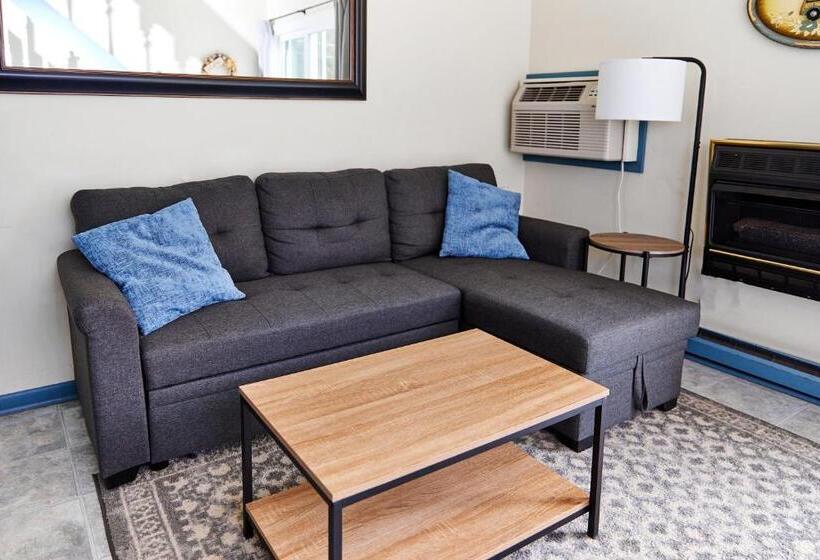 Lighthouse Villa @ The Reef