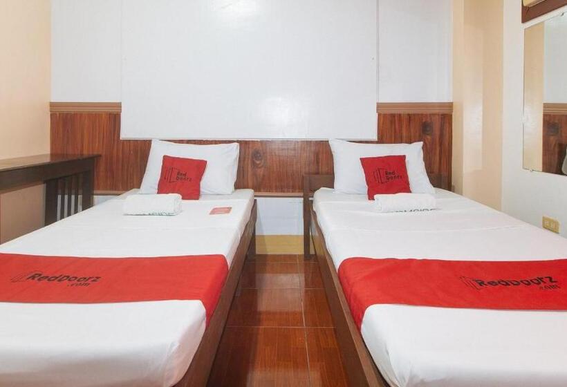 Reddoorz @ Farm Side Hotel Laoag City