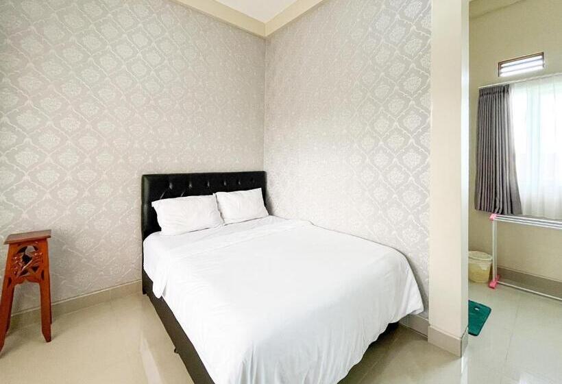 Urbanview Syariah Hotel Kanigara Batu