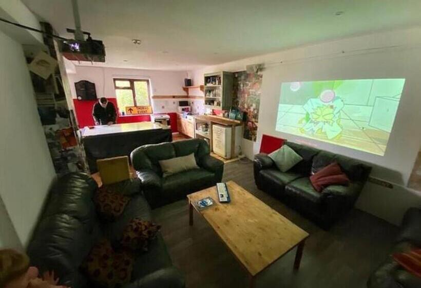 Общежитие Camp Hillcrest Bunkhouse