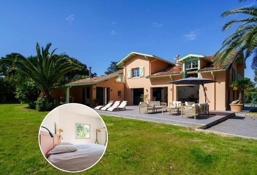 تختخواب و صبحانه La Conciergerie Biarritz