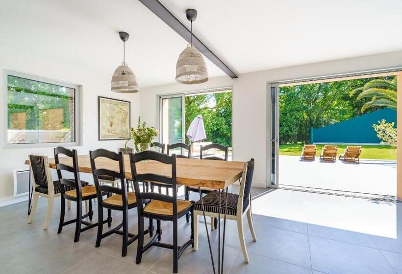 تختخواب و صبحانه La Conciergerie Biarritz