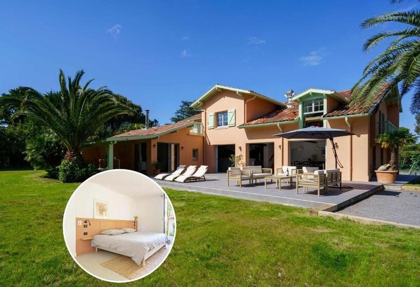 تختخواب و صبحانه La Conciergerie Biarritz