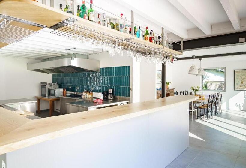 تختخواب و صبحانه La Conciergerie Biarritz