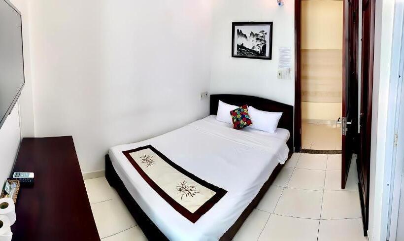 هتل Hoian Old Town Hostel