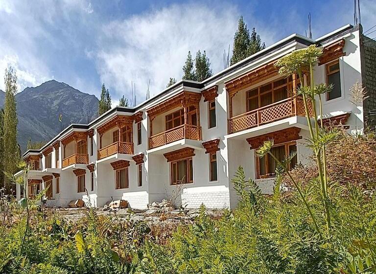 호텔 Karakoram Residency