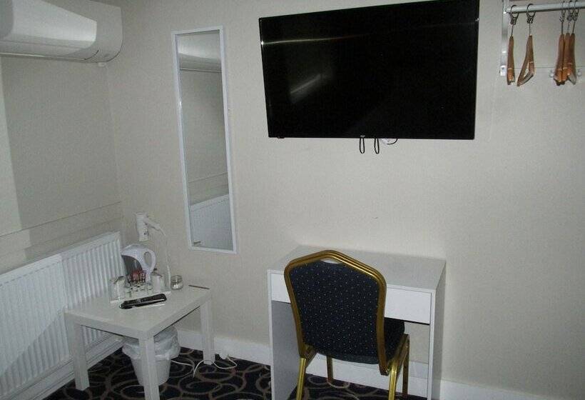 Отель Rooms At The Ritz Complex