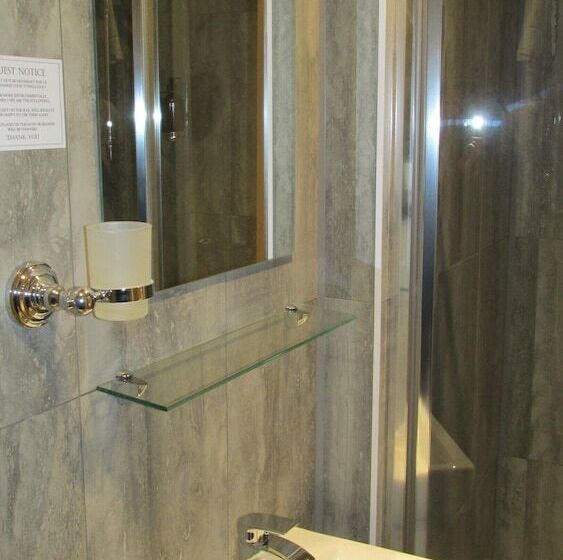 Отель Rooms At The Ritz Complex