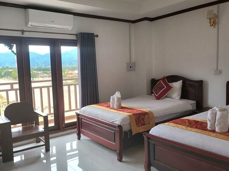 هتل Vangvieng Sisavang Mountain View