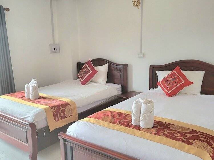 هتل Vangvieng Sisavang Mountain View