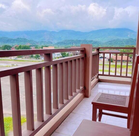 هتل Vangvieng Sisavang Mountain View