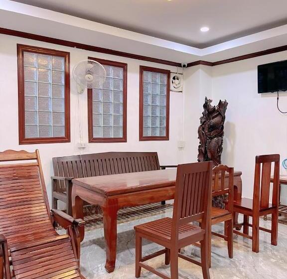 هتل Vangvieng Sisavang Mountain View