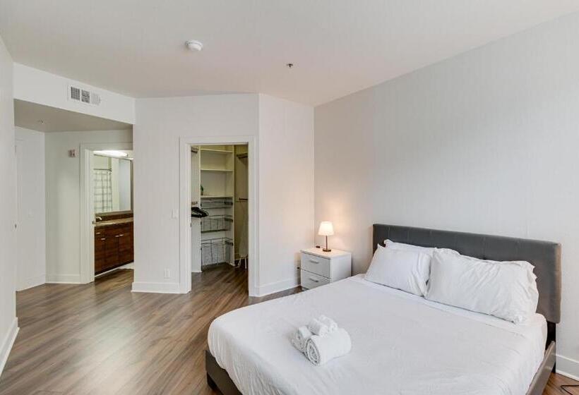 Marina Apartment Pool,gym,jacuzzi