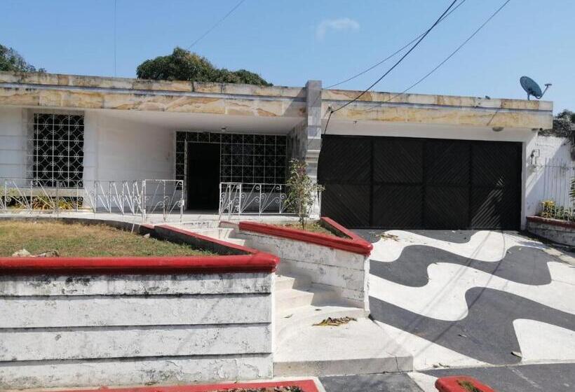 پانسیون Hostal  Ciudad Jardin