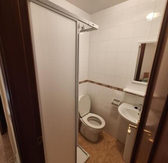 بنسيون Hostal Rotonda