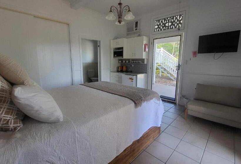 Ribbonwood Bed & Breakfast, Emu Park Qld