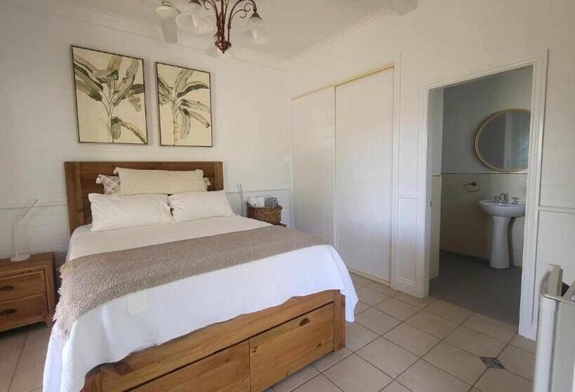 Ribbonwood Bed & Breakfast, Emu Park Qld
