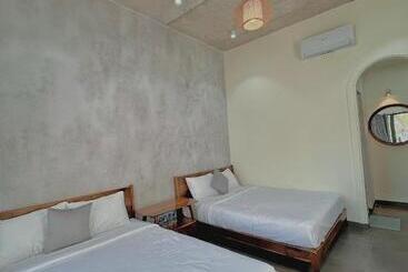 تختخواب و صبحانه Barland Villa