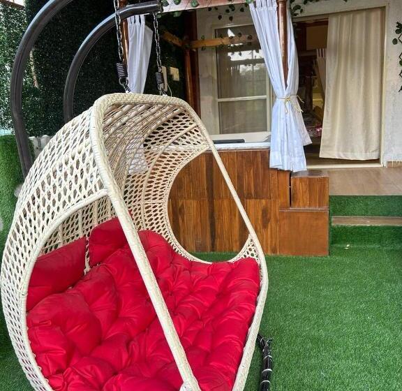 فندق Jacuzzi Hut Staycation