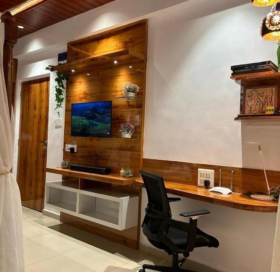 فندق Jacuzzi Hut Staycation