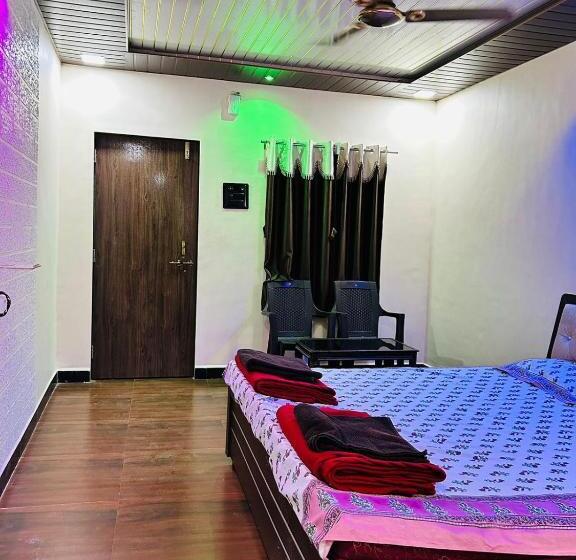 בית מלון כפרי Palm Tree Holidays Resort