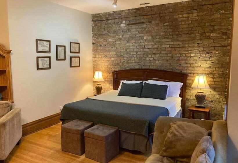 تختخواب و صبحانه Large Room With King Bed In The Lakeview   3a