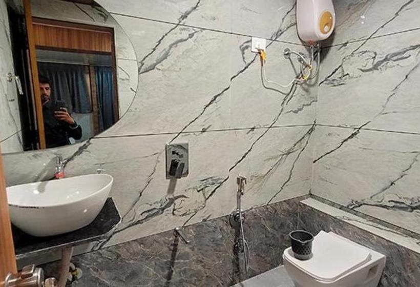 Fabhotel Max