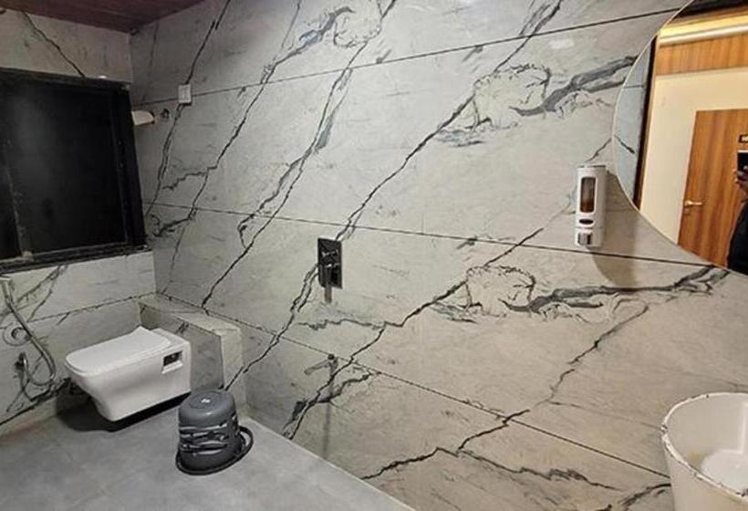 Fabhotel Max
