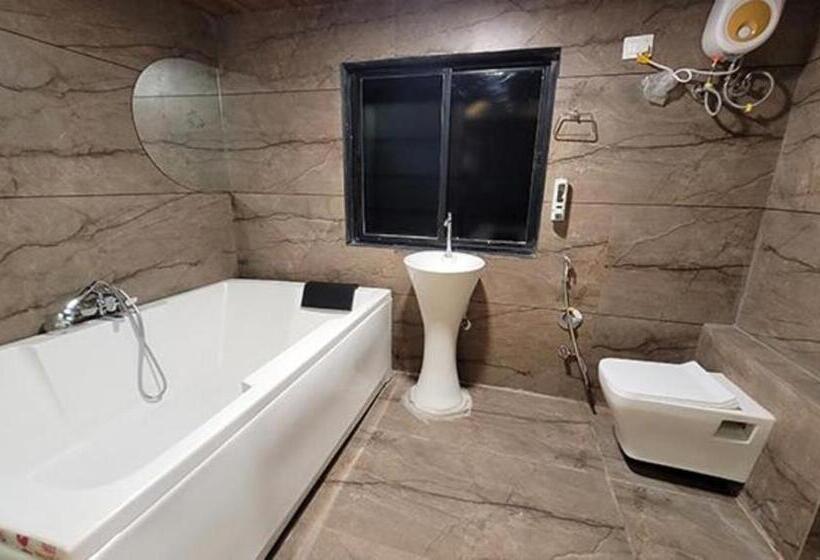 Fabhotel Max