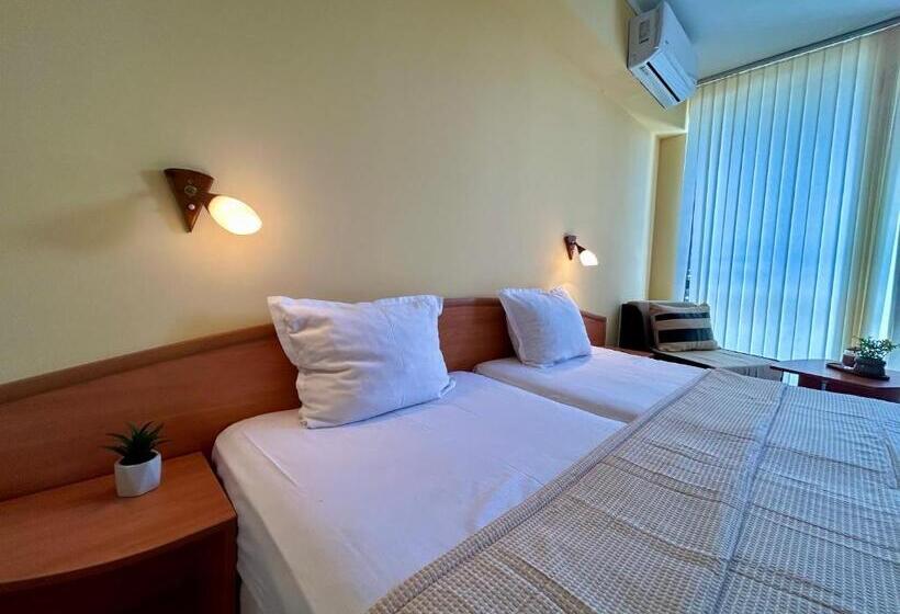 هتل Adeti Residence