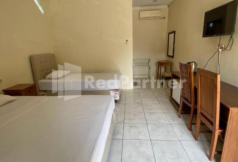 בית מלון כפרי Kurnia @ Jln Pemuda Blora Redpartner