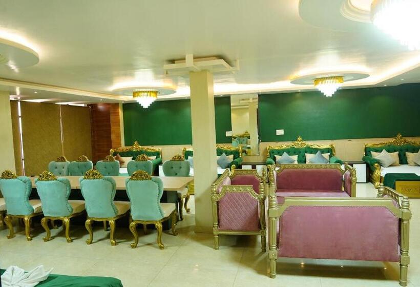 هتل Maharaja Dormitory